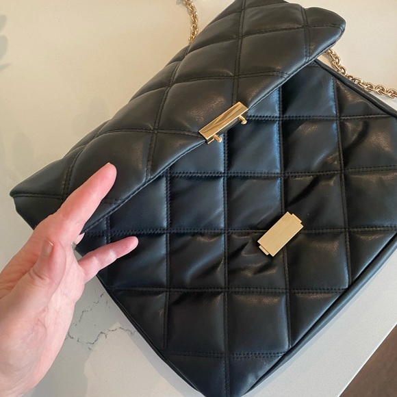 Vegan leather quilted designer-style purse - Picture 5 of 6